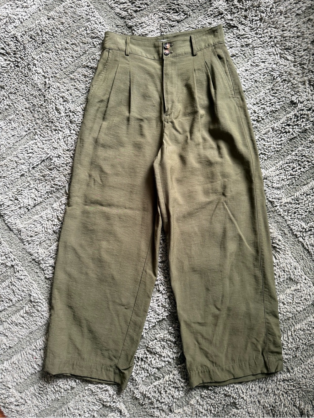Madewell Pleated Wide-Leg Trousers in Olive Green